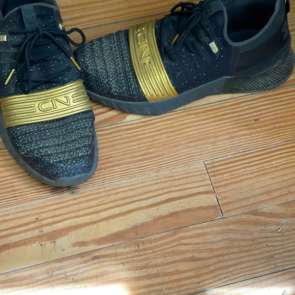 C1N Cam Under Armour trainers. Size 10.5. - Picture 2 of 4